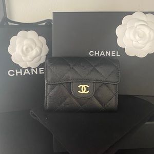 ❗️SOLD❗️Chanel Caviar Card Holder XL